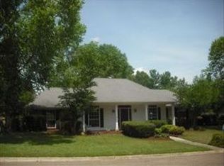 702 Shadowood Ln, Starkville, MS 39759