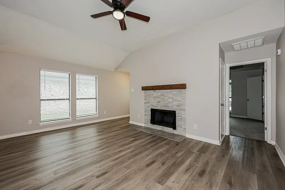 4 bed, 2.0 bath, 1467 sqft, $2,180 — Photo 4