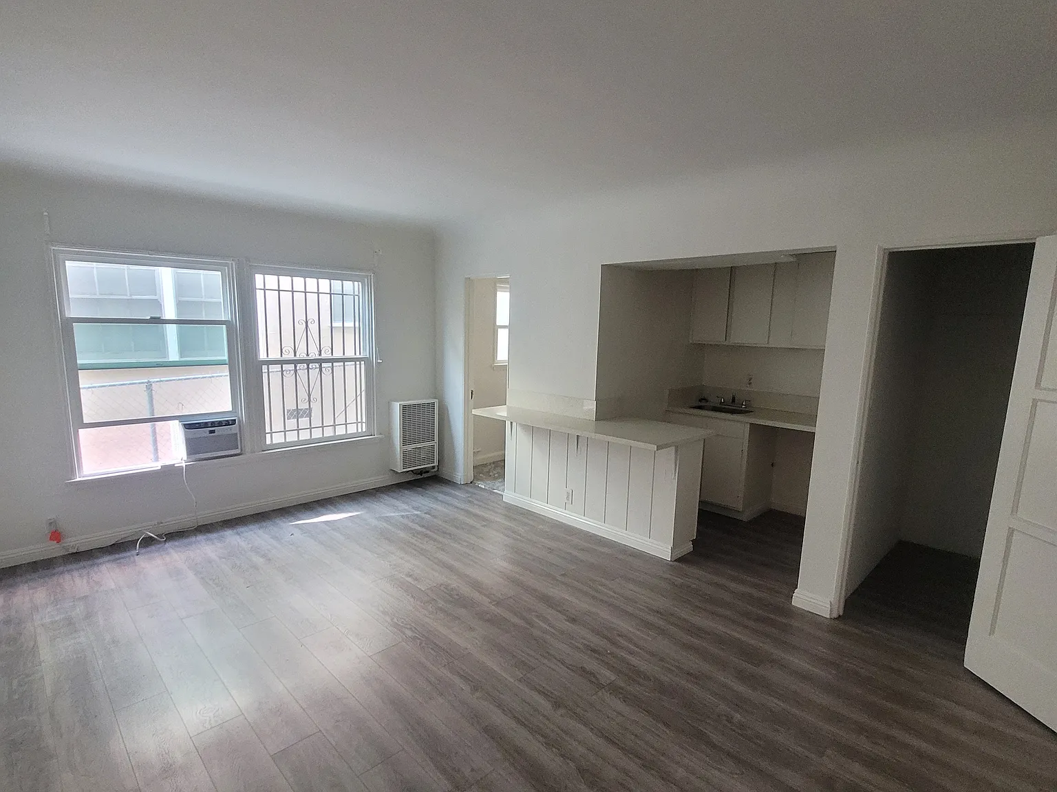 Studio, 300 sqft, $1,350 — Photo 1