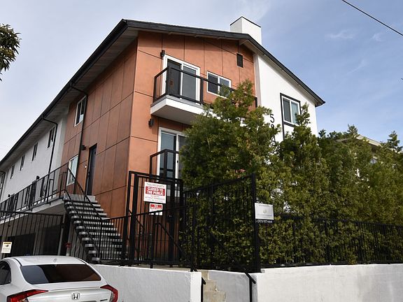 2nd image of 5847 Willoughby Ave APT 5