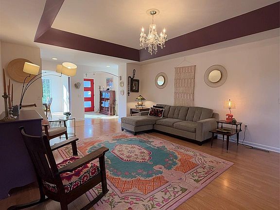 3rd image of 150 Lutomma Cres