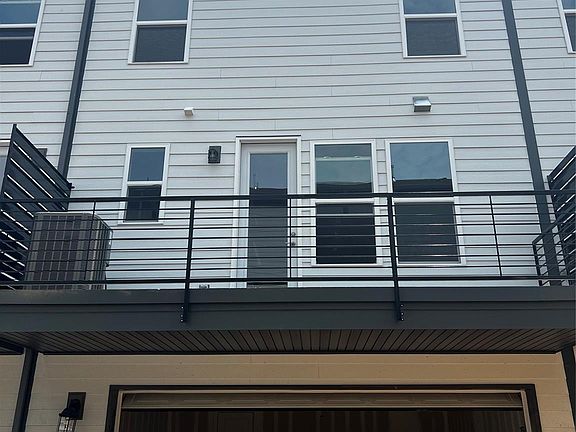 3rd image of 4036 Hidden Oaks Dr