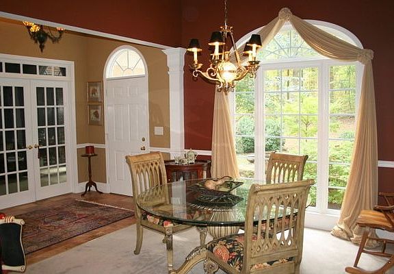 Open Plan Dining/Foyer