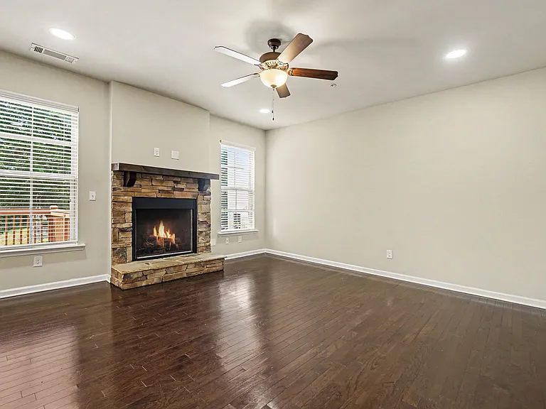 333 Summit Village Dr — Photo 8