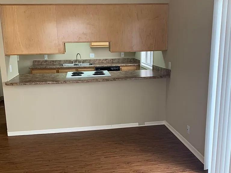 Superior Place Apartments — Photo 41