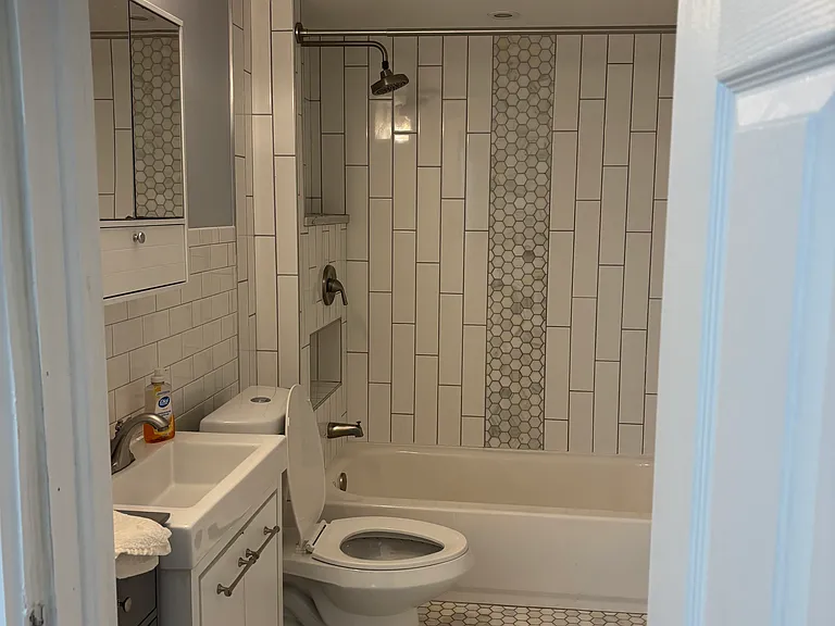 124 Grant St #1 — Photo 6