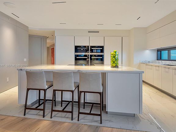 4th image of 18555 Collins Ave #4705