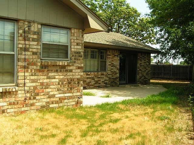 2nd image of 2424 SW 91st St
