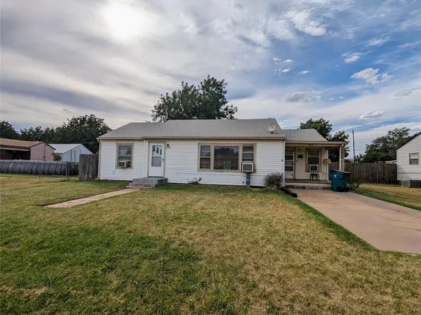 1719 N Louis Tittle Ave, Mangum, OK 73554