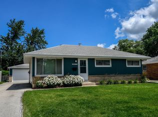 N89W15212 Cleveland Ave, Menomonee Falls, WI 53051