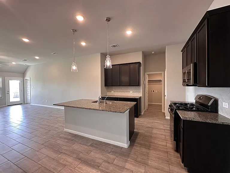 2516 Rambling Rd — Photo 5
