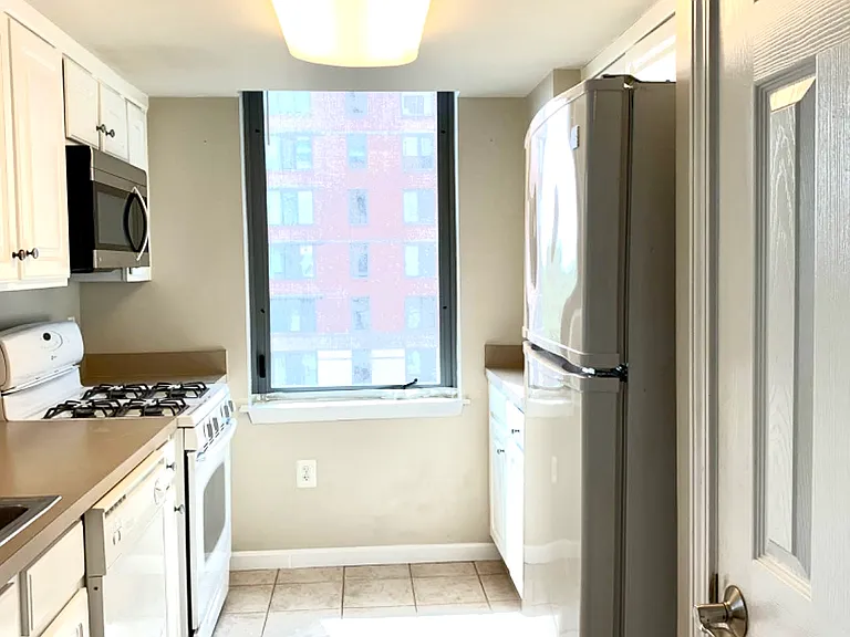 11710 Old Georgetown Rd #401 — Photo 12
