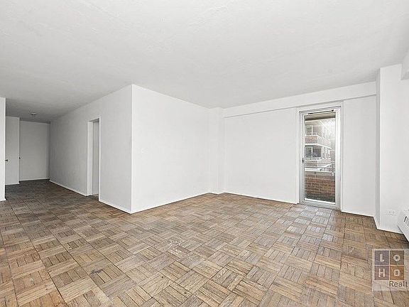 4th image of 575 Grand St Unit D1506