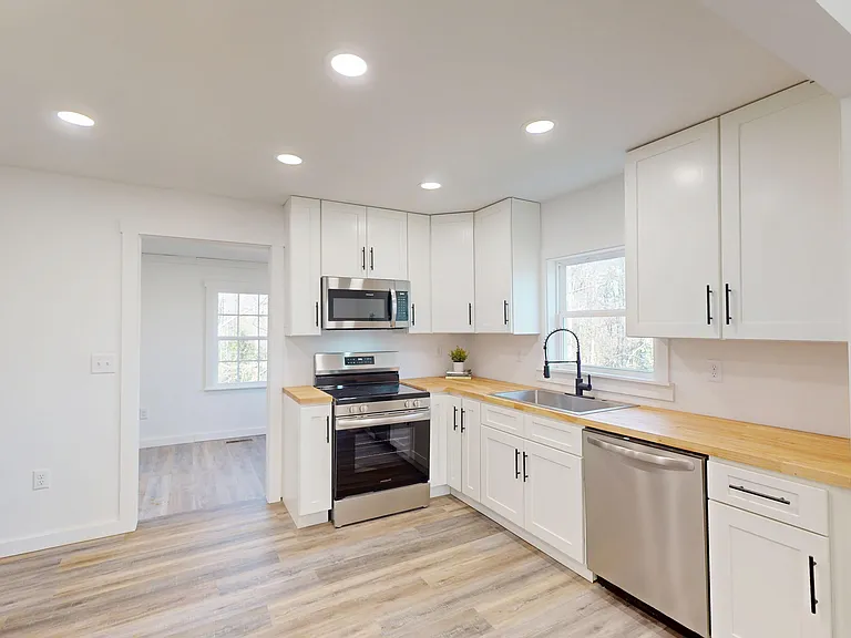 245 Carolina Ave — Photo 3