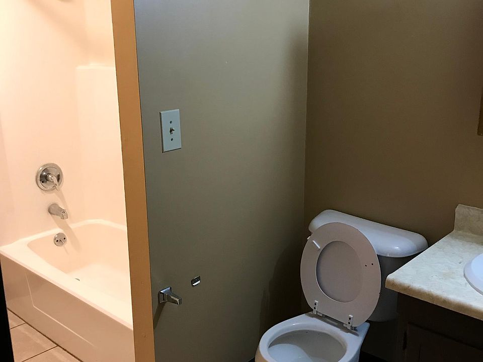 1st image of 712 Gordon Smith Blvd APT 8