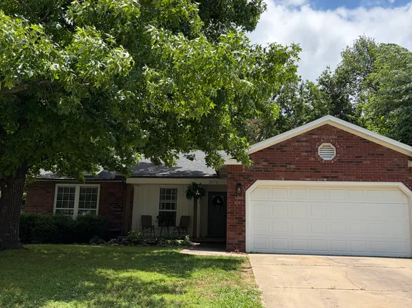3076 N Quail Creek Dr, Fayetteville, AR 72703