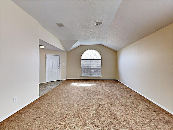 3rd image of 524 Ryan St