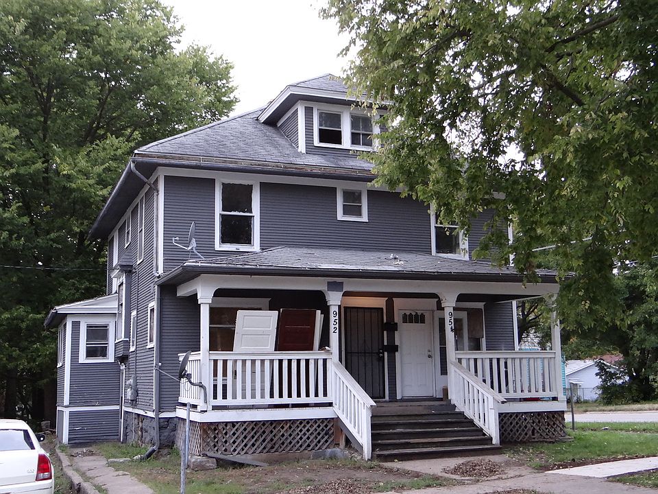 2nd image of 954 Woodlawn Ave