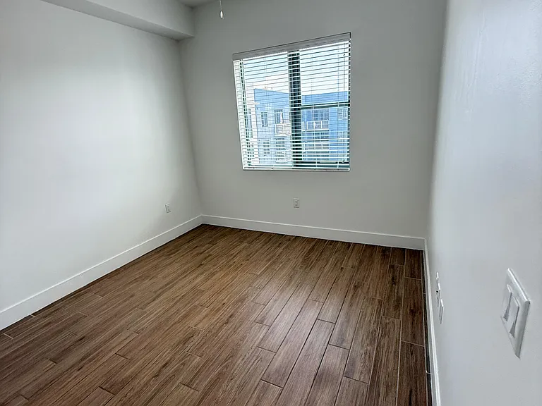 2114 NE 168th St #B1 — Photo 12