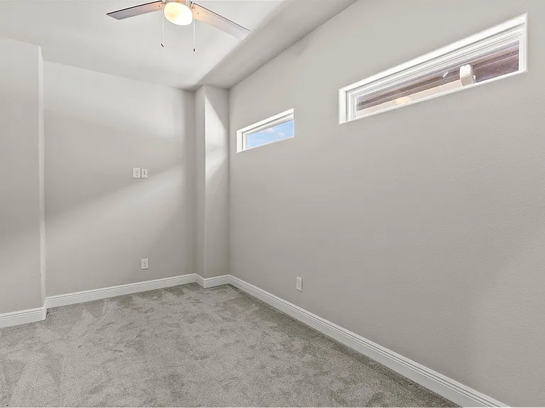 1703 Wipprecht St — Photo 22