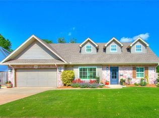 10400 Lakeside Dr, The Village, OK 73120