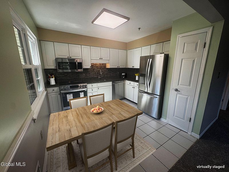 3rd image of 11 Coralberry Court