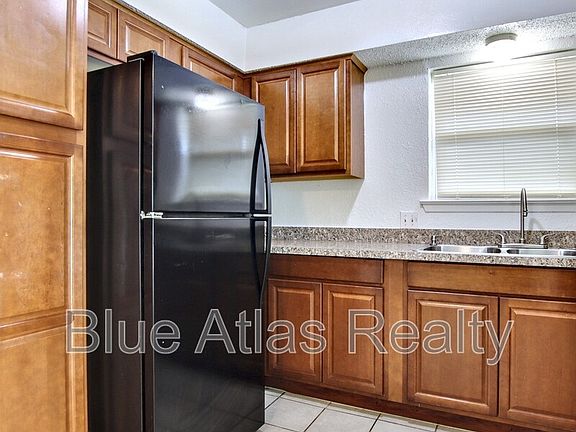 3rd image of 4816 Wellesley Ave #D