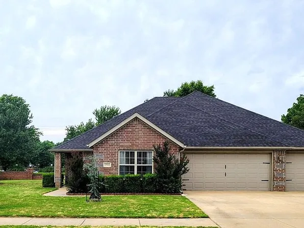 2908 N 18th St, Rogers, AR 72756