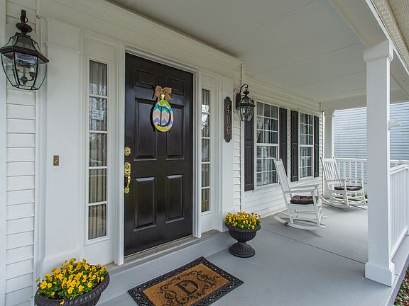 2nd image of 406 Tudor Ct NE