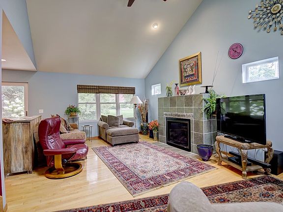 3rd image of 1367 Dianne Ave