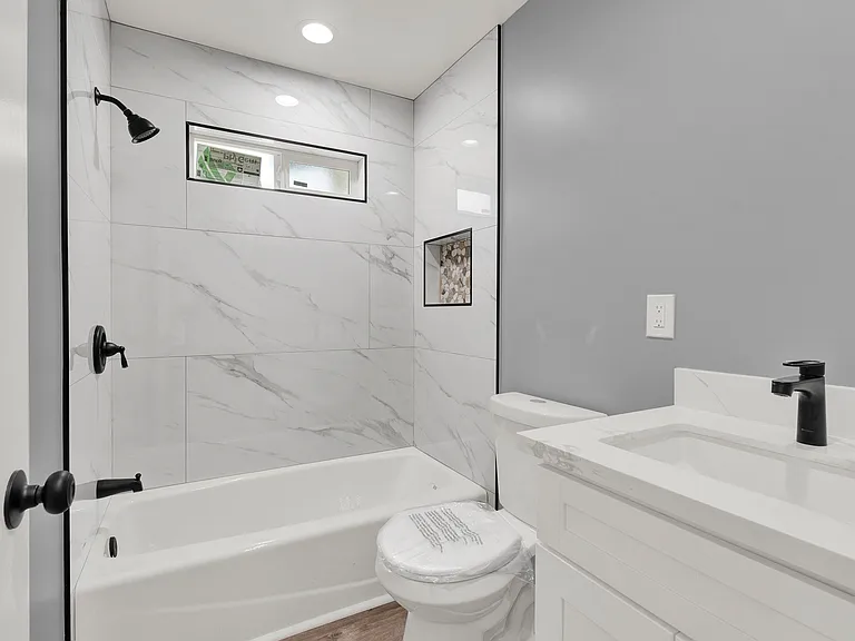 5646 Deodar St #B — Photo 8
