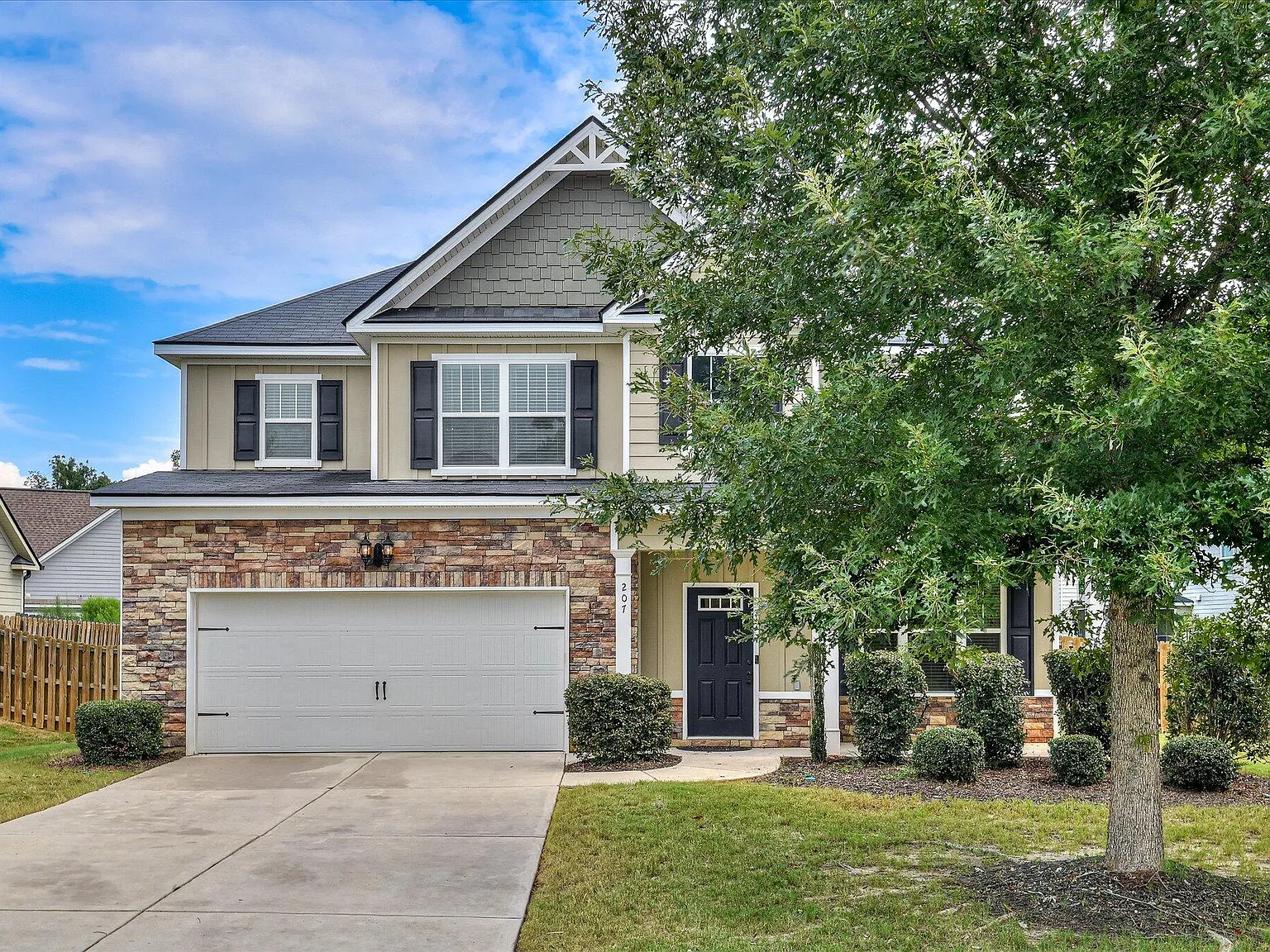 4 bed, 2.5 bath, 2322 sqft, $2,795 — Photo 2