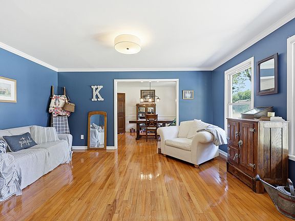 5th image of 210 Fort St