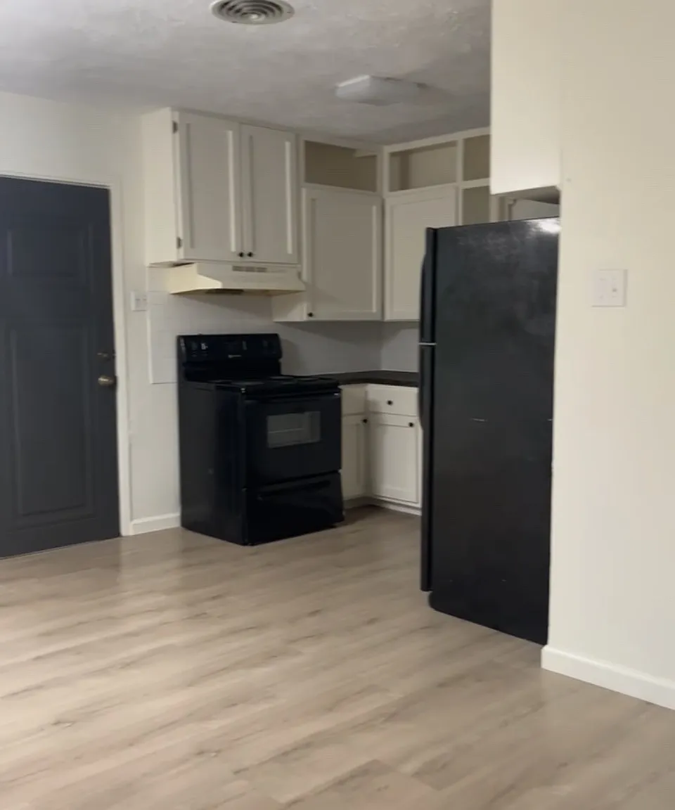 2216 Truman St — Photo 1