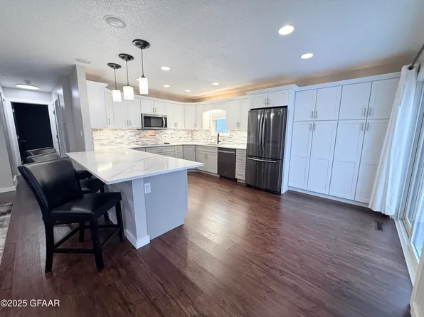 4310 Walnut St, Grand Forks, ND 58201
