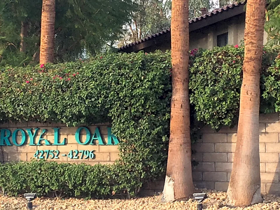 Royal Oaks Apartments in Bermuda Dunes