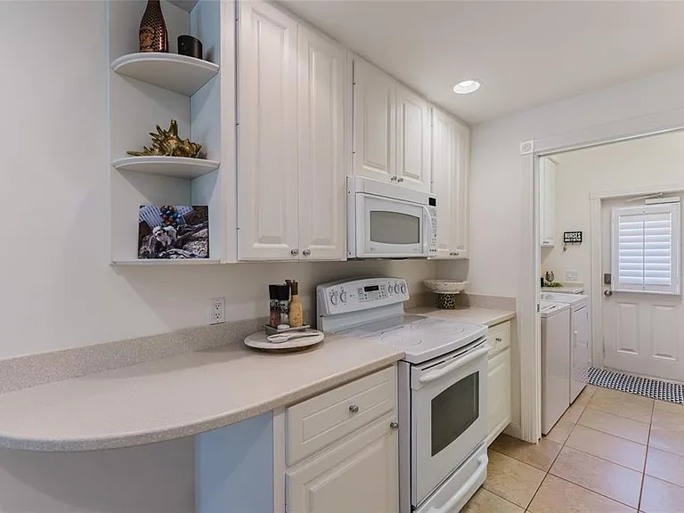 1564 Napoli Dr W — Photo 8