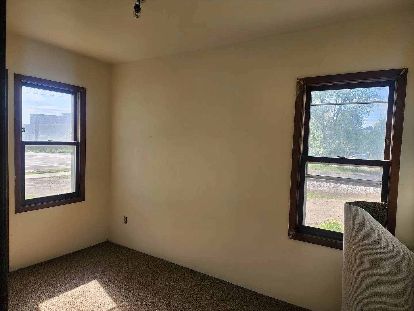 Available Sept 15th - 4 bedroom, 1 bath two story newly renovated home in desirable Williamson St... — Photo 3