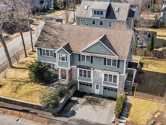 2nd image of 11 Holmes St