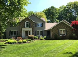 18931 Eastwood Dr, Chagrin Falls, OH 44023