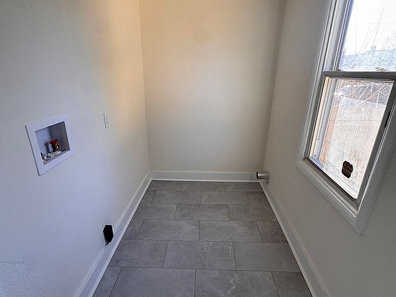 4th image of 908 Vandever Ave