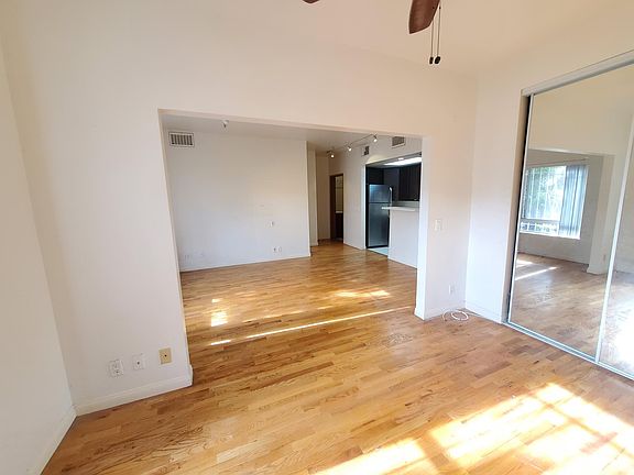 3rd image of 820 S Mansfield Ave #109