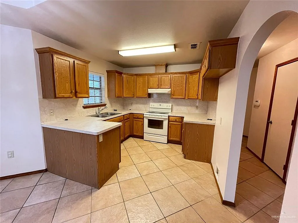 3 bed, 2.0 bath, 1370 sqft, $1,650 — Photo 4