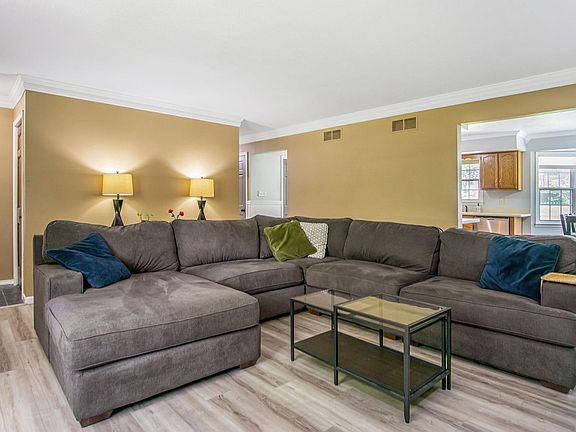 3rd image of 21801 Sandybrook Dr