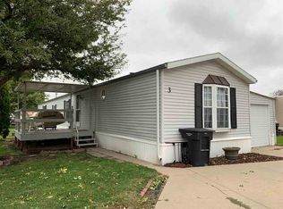 3 Bentwood Ln, Hastings, NE 68901