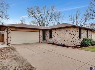 5521 Woodsview St, Lincoln, NE 68506