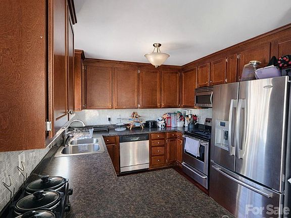 3rd image of 104 Carol Lyn Rd