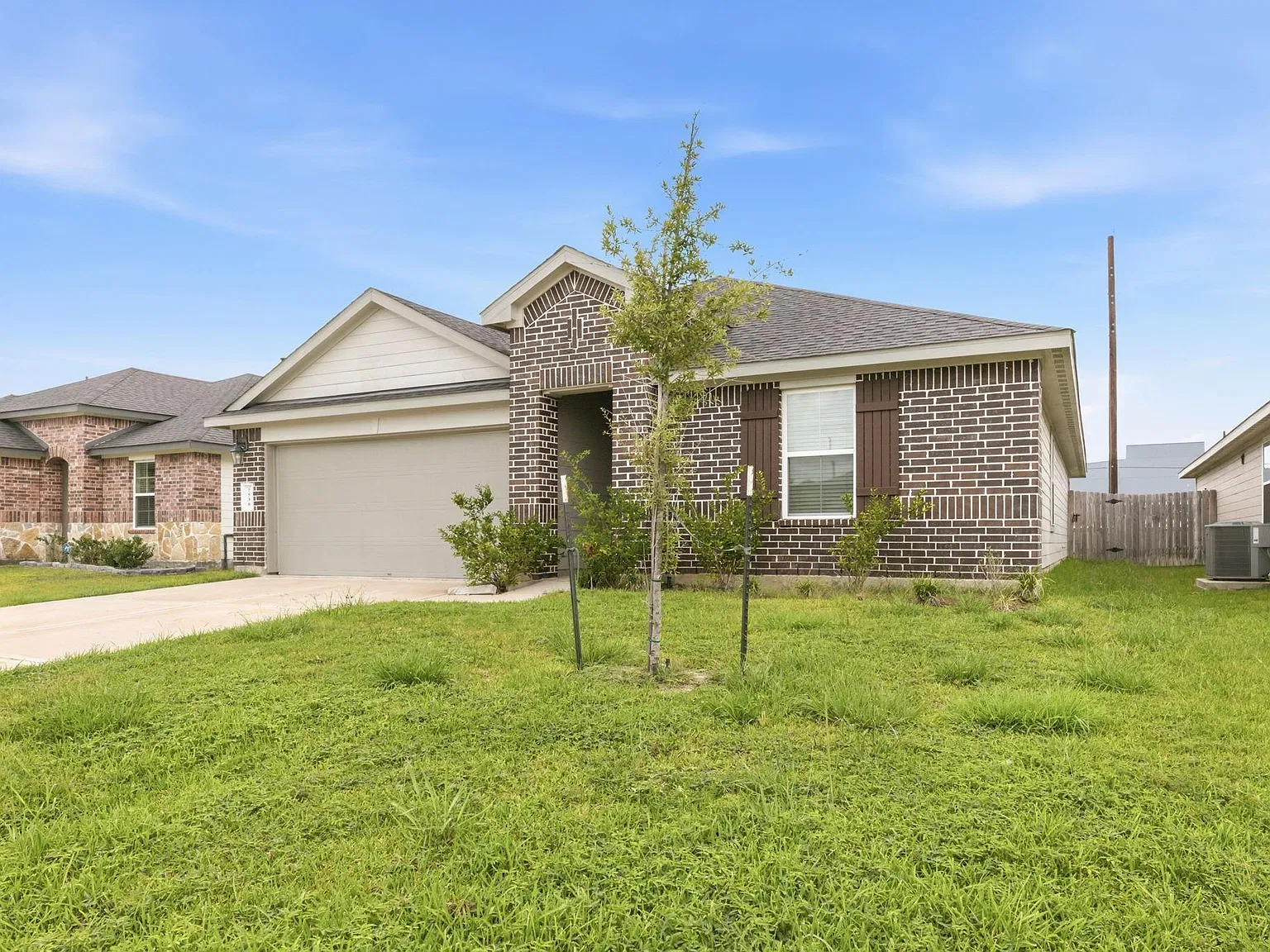 4 bed, 2.0 bath, 1976 sqft, $2,275 — Photo 3