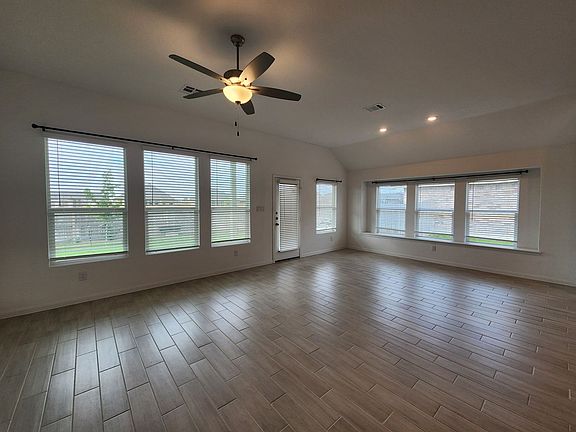 3rd image of 5923 Corsicana Cv