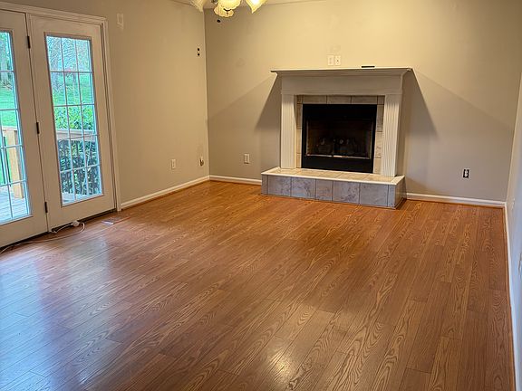 3rd image of 285 Browns Mill Rd
